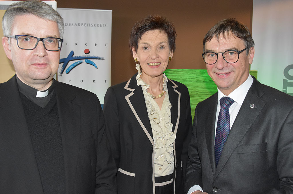 Spitzentreffen mit (v.l.) dem Mainzer Bischof Peter Kohlgraf, LSB-Präsidentin Karin Augustin du EKHN-Präsident Volker Jung zu Ihrer freien Verwendung (Foto: LSB)