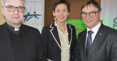 Spitzentreffen mit (v.l.) dem Mainzer Bischof Peter Kohlgraf, LSB-Präsidentin Karin Augustin du EKHN-Präsident Volker Jung zu Ihrer freien Verwendung (Foto: LSB)