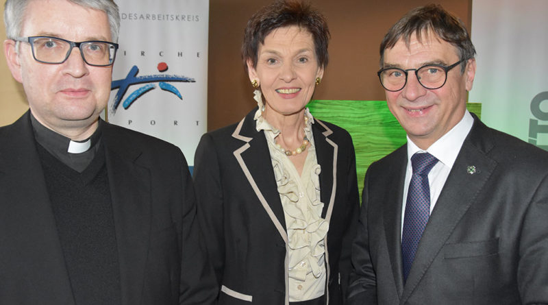 Spitzentreffen mit (v.l.) dem Mainzer Bischof Peter Kohlgraf, LSB-Präsidentin Karin Augustin du EKHN-Präsident Volker Jung zu Ihrer freien Verwendung (Foto: LSB)